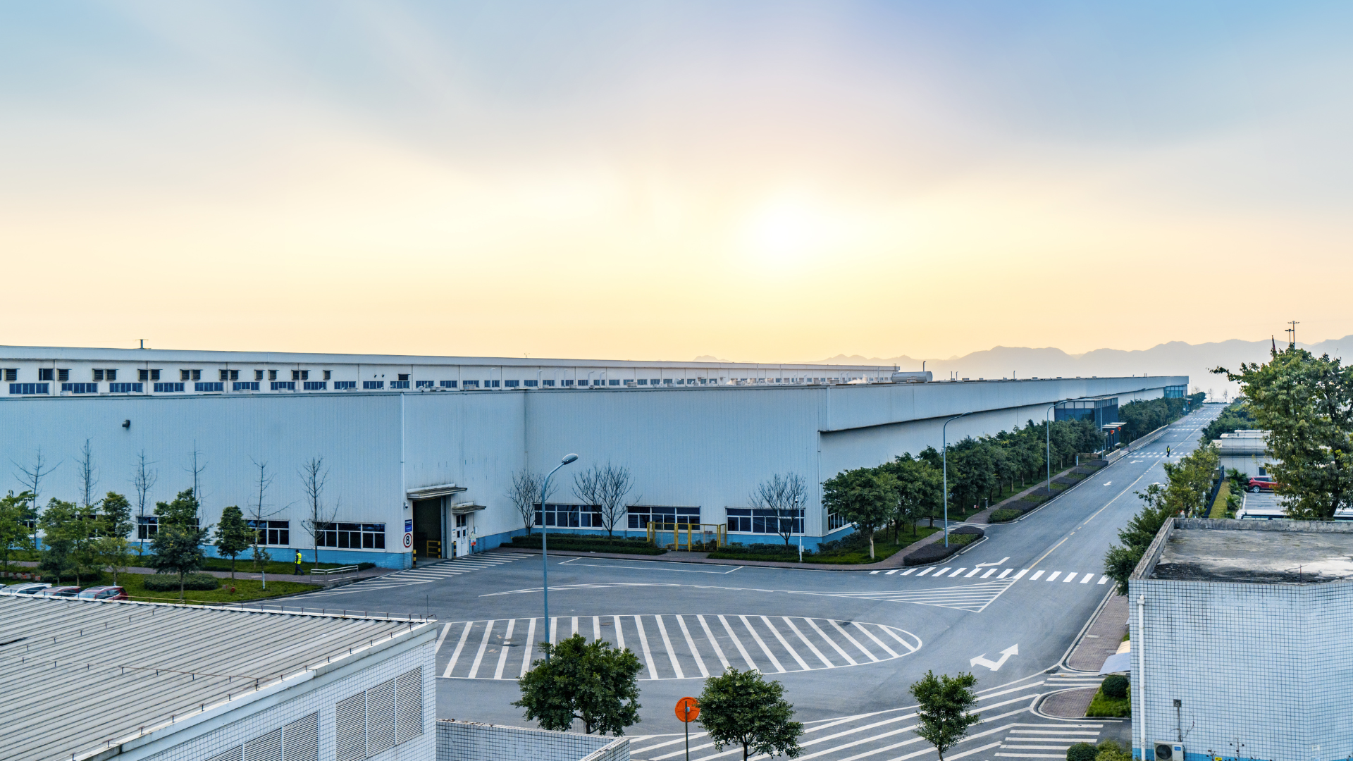 Two Apogees delivered full Wi-Fi coverage across a 20-acre industrial park packed with metal inventory. Handheld POS devices stayed online, transactions were completed on-site, and material flow improved across the yard. A dense, RF-hostile environment finally became fully operational.